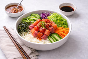 hoedopbap, arroz mezclado coreano con verduras y pescado fresco